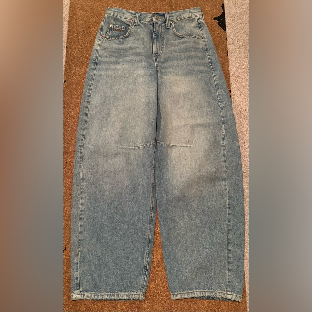 BDG baggy jean. Size 28